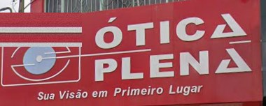Placa da Ótica Plena com o slogan Sua Visão em Primeiro Lugar